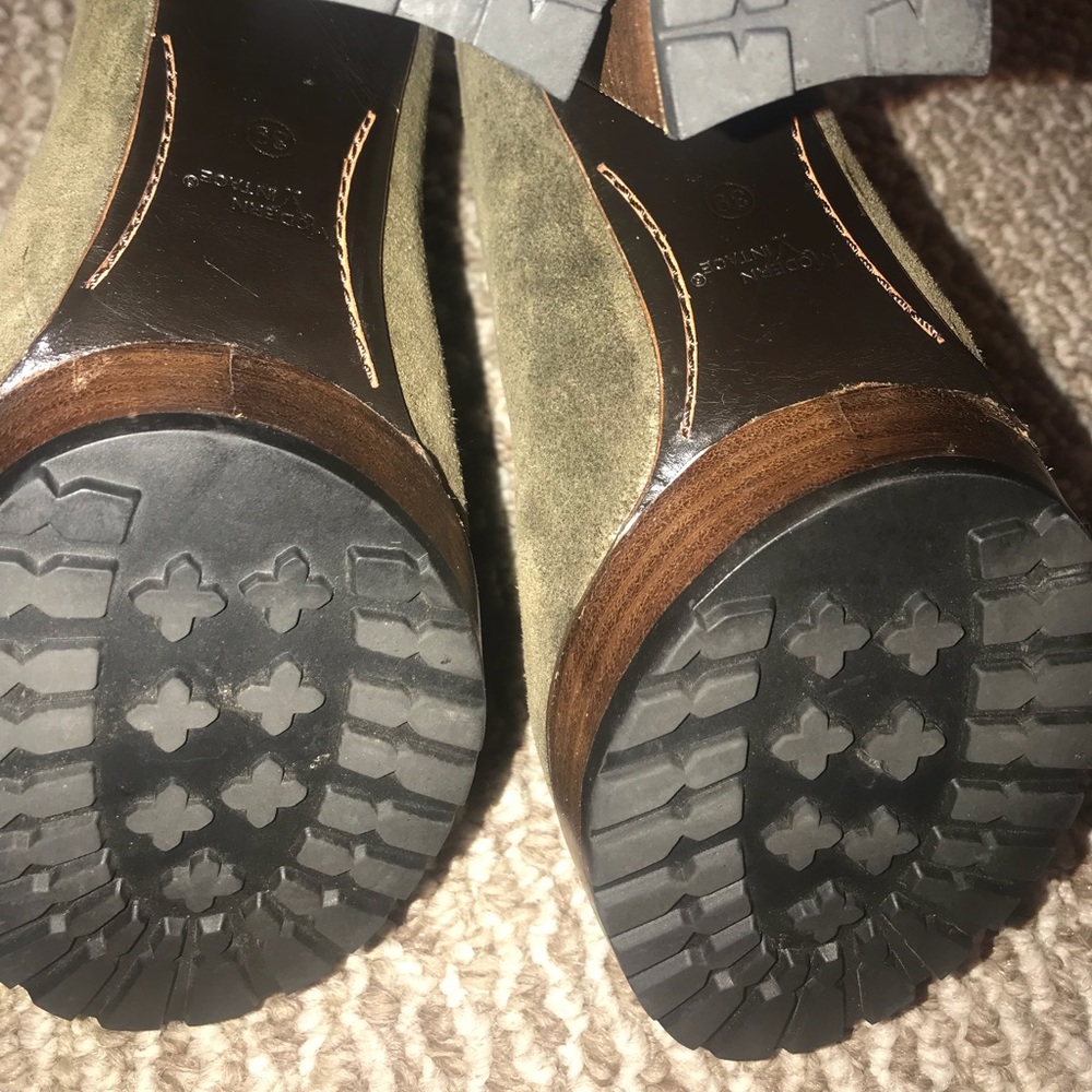 Modern vintage olive suede boots - Picture 6 of 8